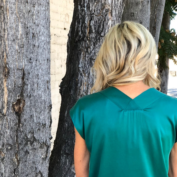 Olivia Silk Cap Sleeve V-Neck - Parasailing Green